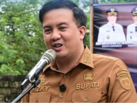 Bupati Lamandau, Rizky Aditya Putra, S.E., M.M., mengatakan digitalisasi transaksi daerah harus terus diperluas. Menurutnya, sistem pembayaran digital dapat meningkatkan efisiensi, transparansi, dan akuntabilitas pendapatan daerah.