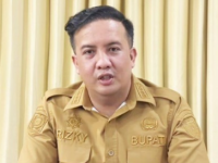 Bupati Lamandau, Rizky Aditya Putra, S.E., M.M., memastikan kesiapan pelayanan kesehatan dalam kegiatan bakti sosial operasi bibir sumbing gratis di RSUD Gusti Abdul Ghani.