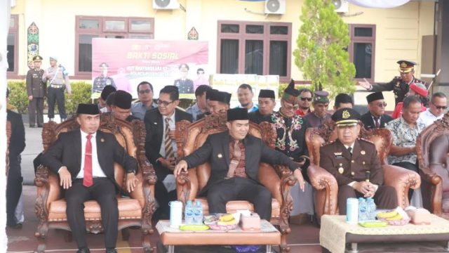 Bupati Ahmad Rifa'i menghadiri Upacara Hari Bhayangkara ke-80 di halaman Polres Pulang Pisau.