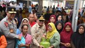 Gubernur Agustiar Sabran membuka Gerakan Pangan Murah di Pulang Pisau.