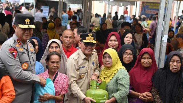 Gubernur Agustiar Sabran membuka Gerakan Pangan Murah di Pulang Pisau.