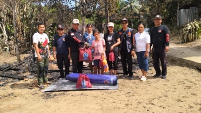 BPBD Murung Raya menyalurkan bantuan kepada korban kebakaran rumah di Desa Tumbang Bana