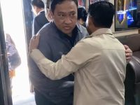 Bupati Heriyus melepas Wagub Kalteng Edy Pratowo usai menghadiri Sinode Umum XXV GKE di Murung Raya