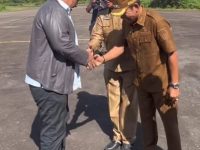 Bupati Heriyus menyambut Wagub Kalteng Edy Pratowo pada pembukaan Sinode Umum XXV GKE di Murung Raya