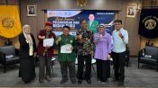 Muhammad Ja'far Hasibuan saat peluncuran buku Penemu Biofar SS Anak Desa dari 70 Ribu Mendunia di Fakultas Kesehatan Masyarakat Universitas Indonesia.